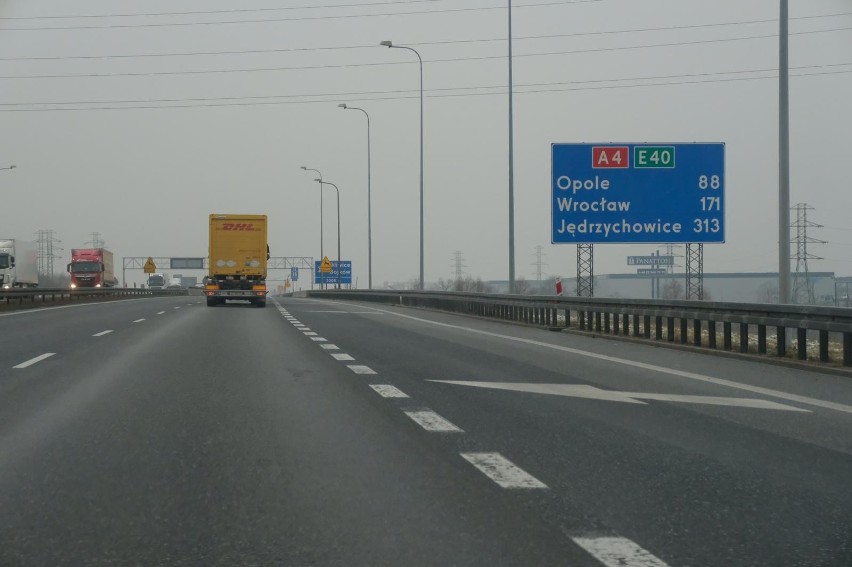 A4 to obecnie w przeważającej części dwupasmowa autostrada.