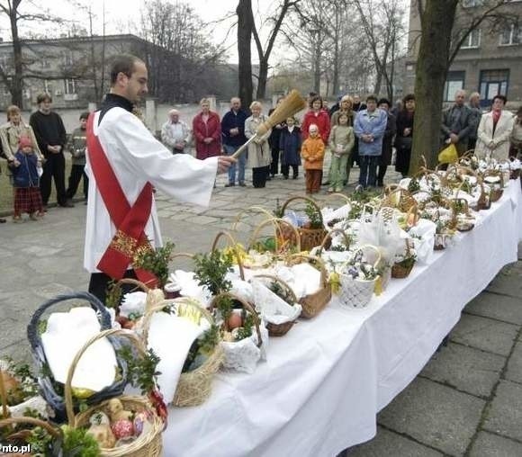 Jeśli tylko pogoda pozwoli, dekret zaleca by błogosławić...