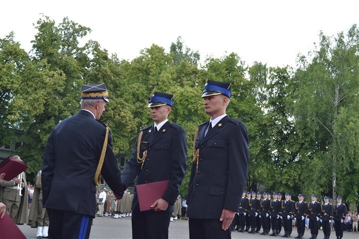 Stopień młodszego aspiranta uzyskało 112 absolwentów...