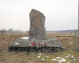 Trejgle w gminie Krynki: Dawny sowiecki pomnik nie ma nawet tablicy 