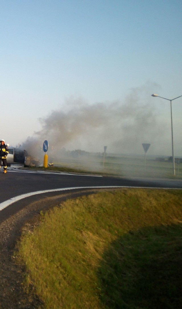 W piątek strażacy z OSP Radymno zostali zadysponowani do pożaru samochodu osobowego na obwodnicy Radymna. Podany został jeden prąd wody z linii szybkiego natarcia. W zdarzeniu nikomu nic się nie stało, a fiat punto nie nadaje się do dalszego użytku.