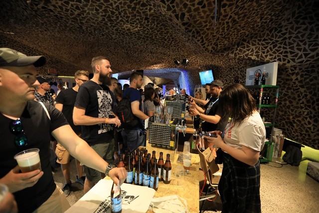 Wczoraj w Centrum Kulturalno-Kongresowym Jordanki w Toruniu rozpoczął się Toruński Festiwal Piwa. Impreza trwa także dziś. Na festiwalu są m.in. prawie wszystkie browary z regionu, które produkują piwa metodą rzemieślniczą.
