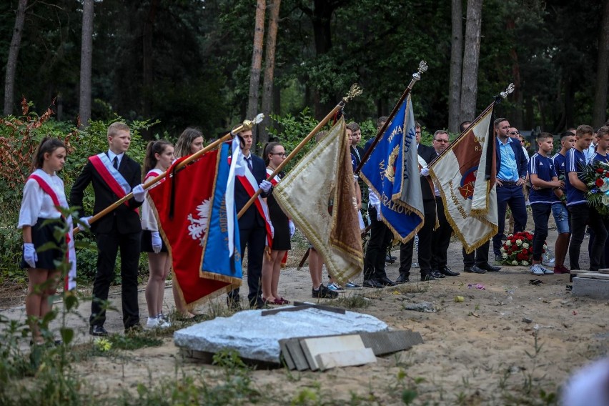 Kraków. Pogrzeb 14-letniego bramkarza.  Szymona Wolaka żegnali sportowcy oraz działacze Garbarni i Wisły Kraków [ZDJĘCIA]