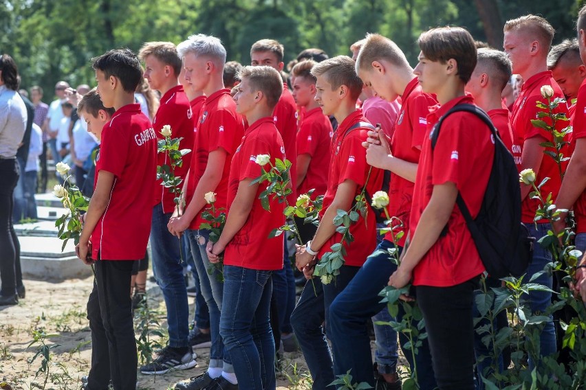 Kraków. Pogrzeb 14-letniego bramkarza.  Szymona Wolaka żegnali sportowcy oraz działacze Garbarni i Wisły Kraków [ZDJĘCIA]