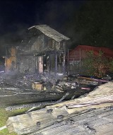 Pożar domku letniskowego w Zbychowie! 10.10.2021 r. Jedna ofiara śmiertelna, sąsiedzi pomogli uratować kobietę