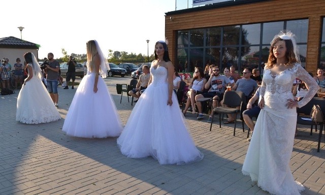 Kandydatki na Miss Jeziora czeka pokaz w sukniach ślubnych
