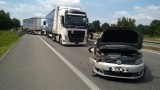 Autostrada A4 zablokowana w kierunku Katowic po zderzeniu ciężarówek i osobówki