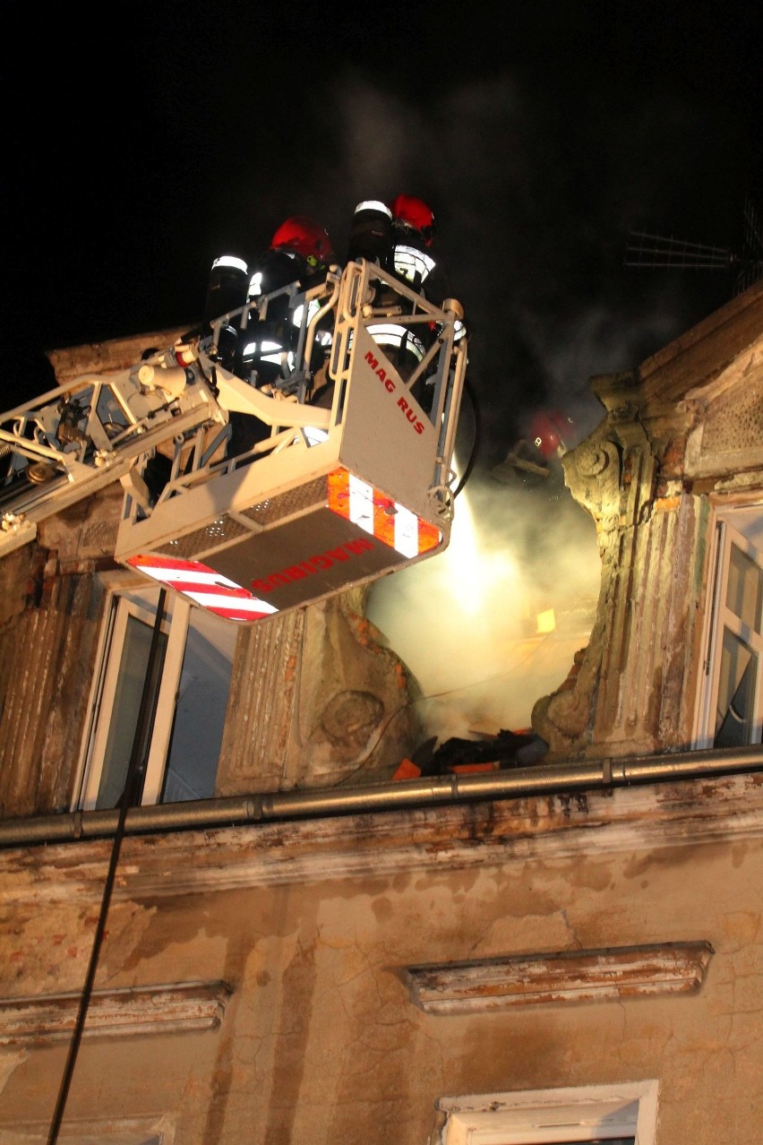Pożar na Psim Polu. 12 zastępów straży w akcji 