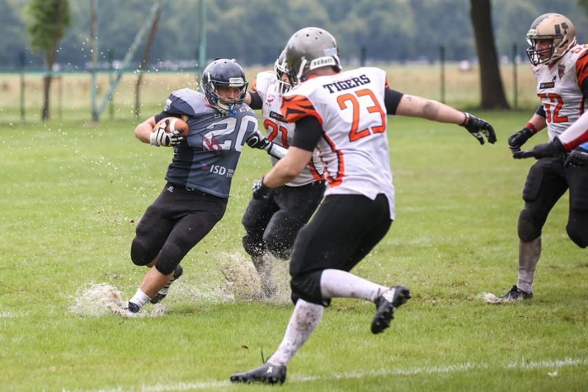 Futbol amerykański: W derbach Małopolski górą Silvers Olkusz [ZDJĘCIA]