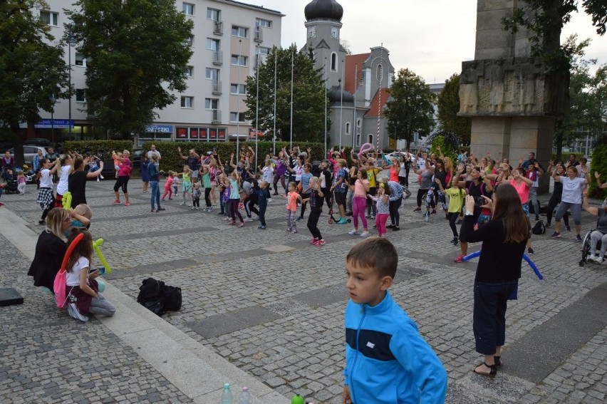 W piątek, 31 sierpnia, wszyscy chętni mogli poszaleć w rytm...