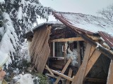 W Wilkowicach w powiecie bielskim od śniegu zawalił się dach w domu. Ewakuowane zostały dwie kobiety 