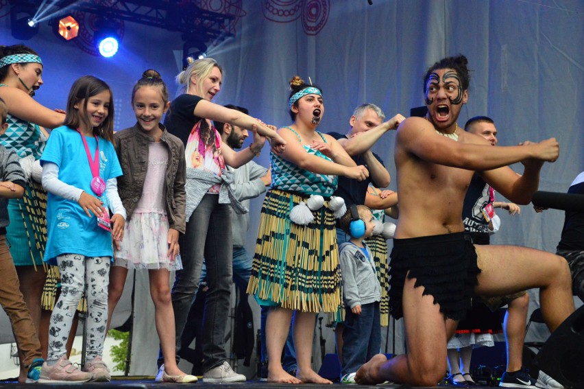 Myślenice. Nowozelandczycy uczyli myśleniczan tańca haka