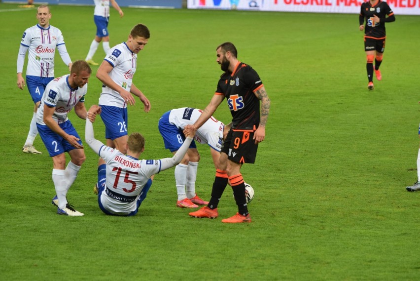 PKO Ekstraklasa. Bomba Marko Roginicia zmiotła Lecha Poznań! Podbeskidzie wreszcie wygrało