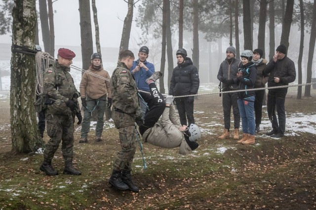 25. Brygada Kawalerii Powietrznej w Tomaszowie po raz kolejny zaprosiła chętnych na jednodniowe szkolenie wojskowe.