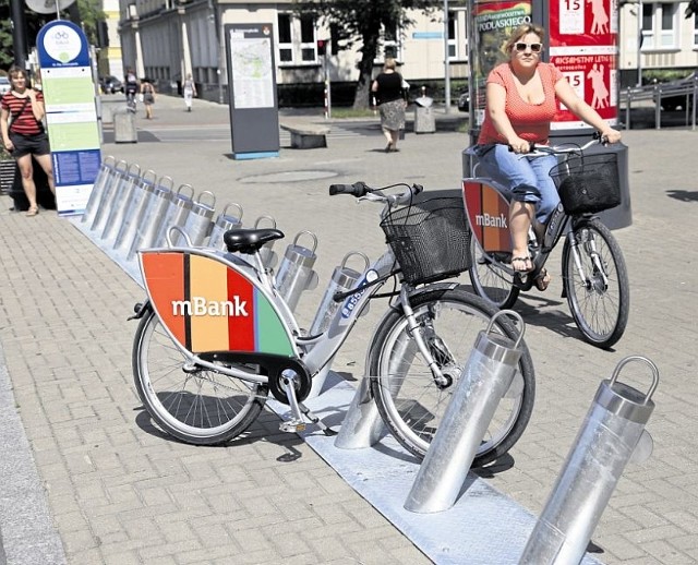 Stacja przy Centralu należy do jednych z najpopularniejszych. Po południu trudno tu o rower.