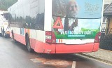 Zderzenie autobusu miejskiego z samochodem osobowym w Janowie, gmina Skaryszew, niedaleko Radomia