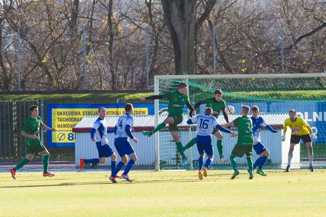 Piłkarze ŁKS 1926 Łomża zdominowali derby z Ruchem