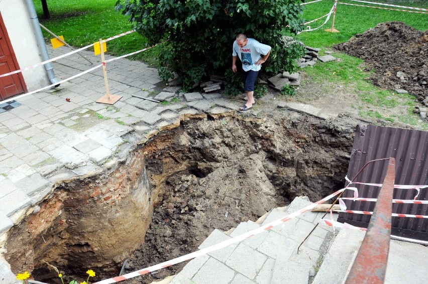 Dziura przy ul. Niecałej w Lublinie