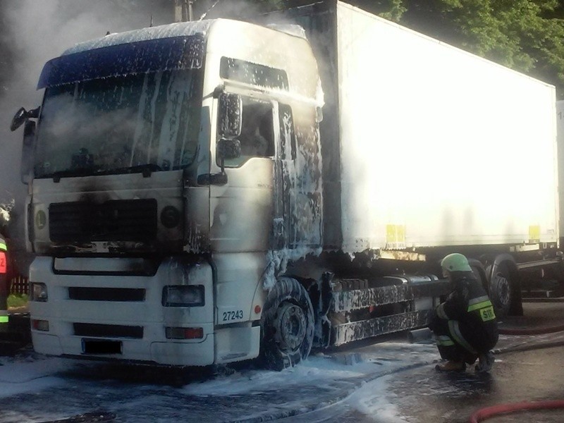 Pożar ciężarówki w Jurkowie. Zdjęcie otrzymaliśmy od naszego...