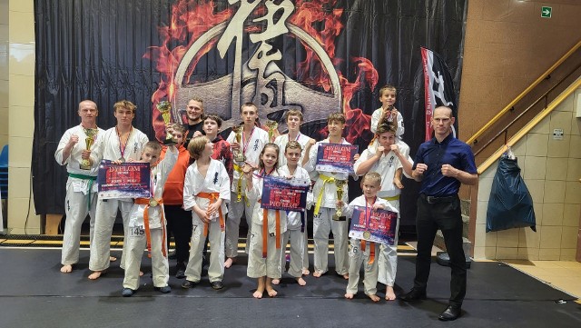 Reprezentanci Zielonogórskiego Klubu Sportowego Karate Kyokushin zdobyli w Szczecinie dziewięć medali.
