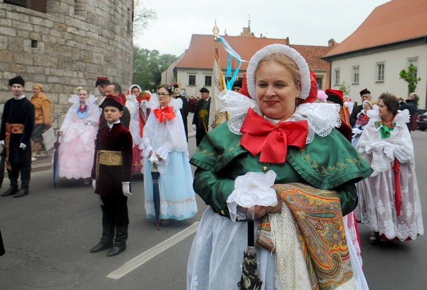 Krakowianie ponieśli relikwie świętych [WIDEO, ZDJĘCIA]