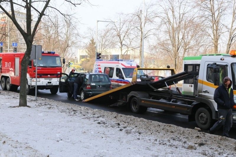 Al. Piłsudskiego. Kolizja zablokowała buspas w centrum (zdjęcia, wideo)