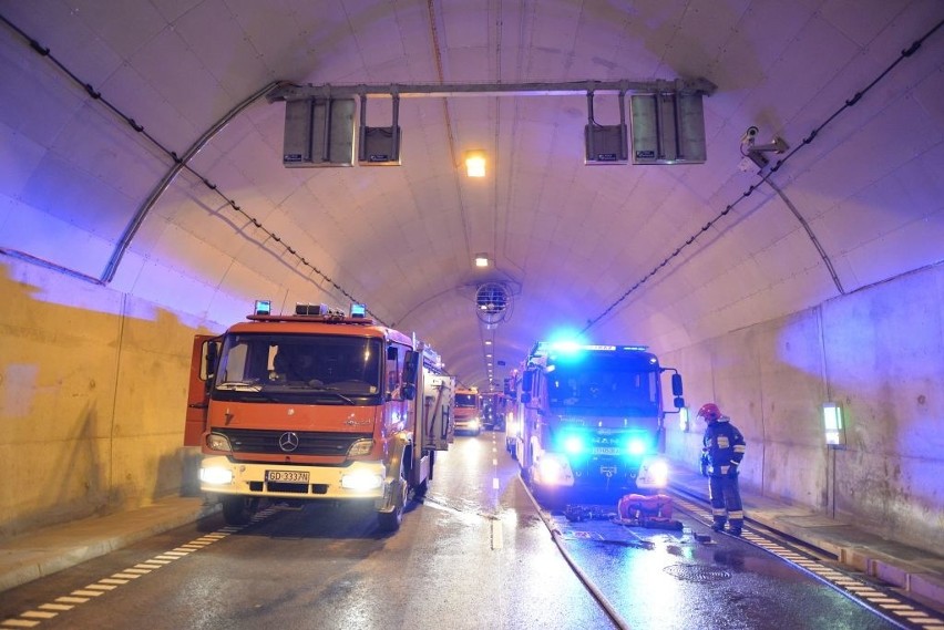 Groźny wypadek w tunelu pod Martwą Wisłą? [ZDJĘCIA, WIDEO]