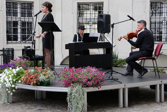 Na dziedzińcu muzeum w ramach festiwalu "Lato na starym mieście" odbył się koncert "Filmowe kobiety retro" . Najbardziej znane przeboje filmowe Hanki Ordonówny, Zuli Pogorzelskiej, Toli Mankiewiczówny i Lody Niemirzanki stworzyły  niezwykłą i niepowtarzalną atmosferę spotkania, na którym publiczność jak zaczarowana przeniosła się w lata 20-te i 30-te ubiegłego stulecia.