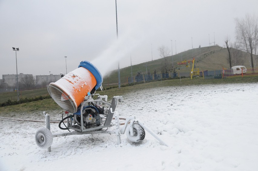 Naśnieżanie Górki Środulskiej w Sosnowcu