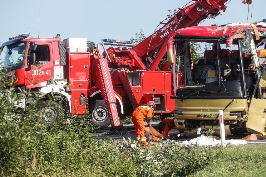 Podkarpacie. Tragiczny wypadek autobusu w Leszczawie Dolnej,...