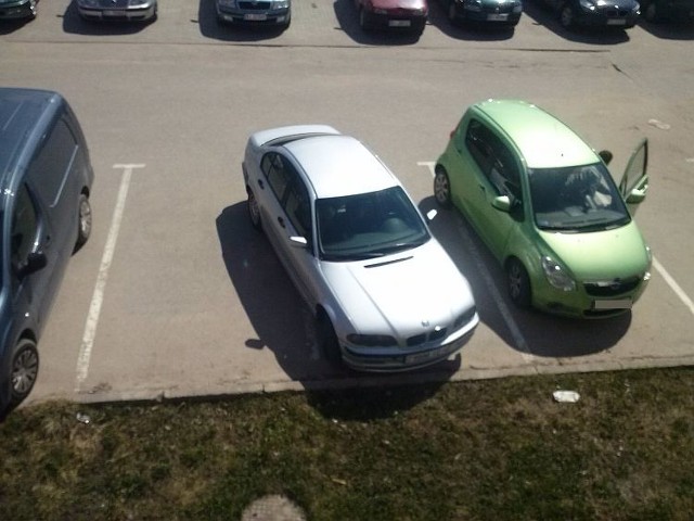 Pani z Białorusi zaparkowała "klasycznie"