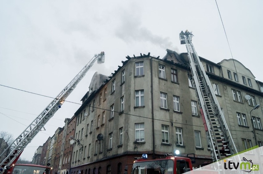Tragiczny pożar kamienicy w Mysłowicach: 1 osoba nie żyje. 5...