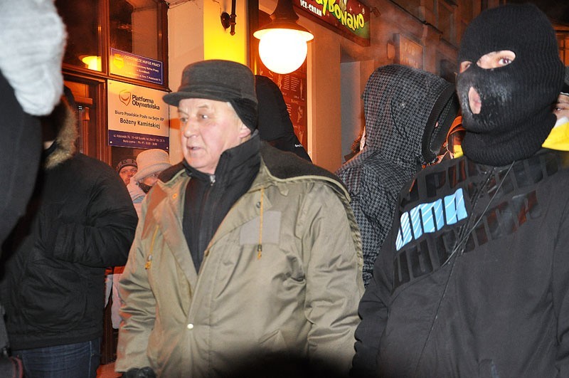 Manifestujacy przeciw ACTA zablokowali centrum Suwałk