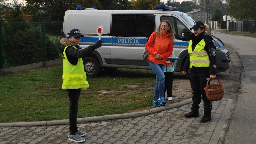 Uczniowie z Popowic dołączyli do „Odblaskowej Szkoły”. Zorganizowali wiele akcji [ZDJĘCIA]