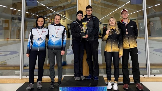 Medaliści Polskiej Ligi Curlingu par mieszanych.