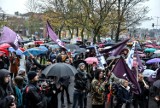 Czarny protest w Gdańsku. Setki kobiet przed siedzibą Solidarności [WIDEO,ZDJĘCIA]