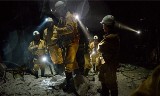 Akcja ratownicza w KWK Mysłowice-Wesoła zakończona powodzeniem. Trzej górnicy trafili do szpitala. Przyczyny wypadku wyjaśni komisja i OUG