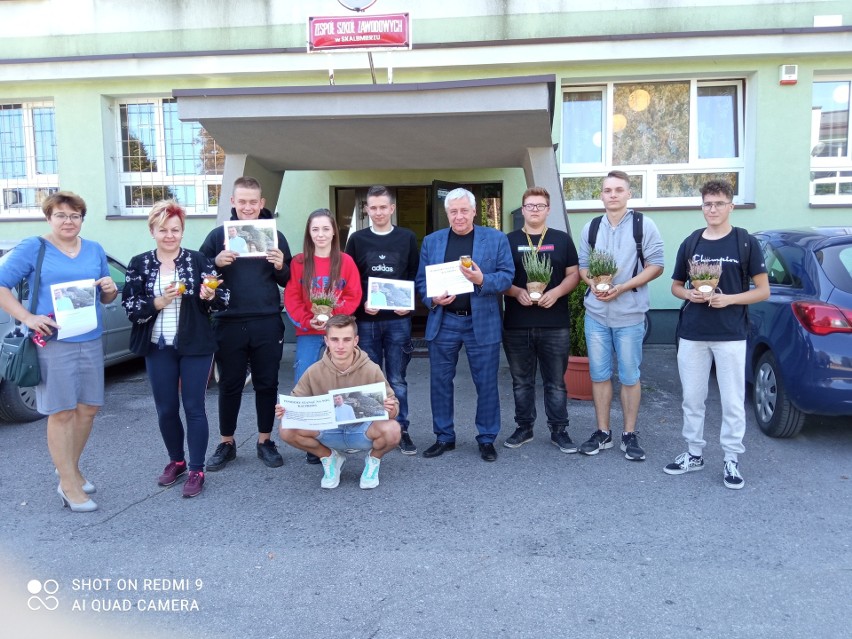 Zespół Szkół Zawodowych w Skalbmierzu zbiera pieniądze na rehabilitację absolwenta. Kacper uległ poważnemu wypadkowi [ZDJĘCIA]