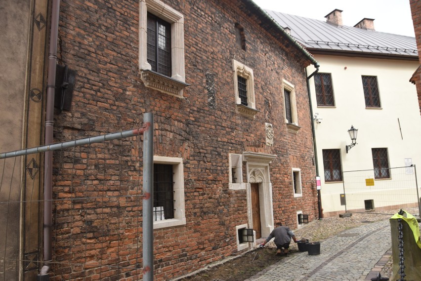 Bezcenne eksponaty w zbiorach Muzeum Diecezjalnego w Tarnowie. Twórca muzeum uratował je przeszukując strychy, plebanie, zakamarki kościelne