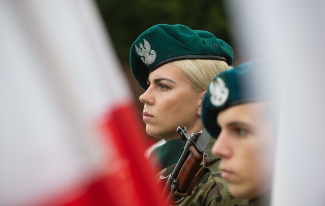 W poniedziałek o godzinie 11 na Skwerze im. Oficerskiej Szkoły Marynarki Wojennej rozpocznie się uroczystość wojskowa.