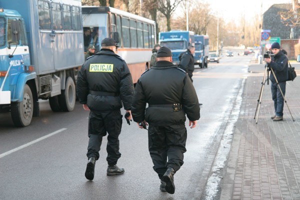 300 policjantów, strazników granicznych, strazaków i...