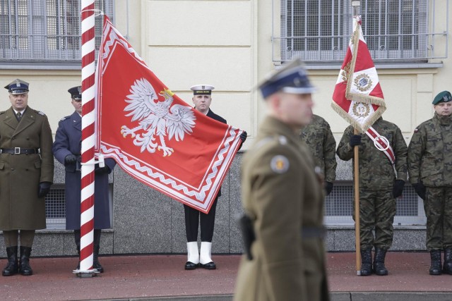 W czasie wojny, do wojska nie trafią m.in. radni