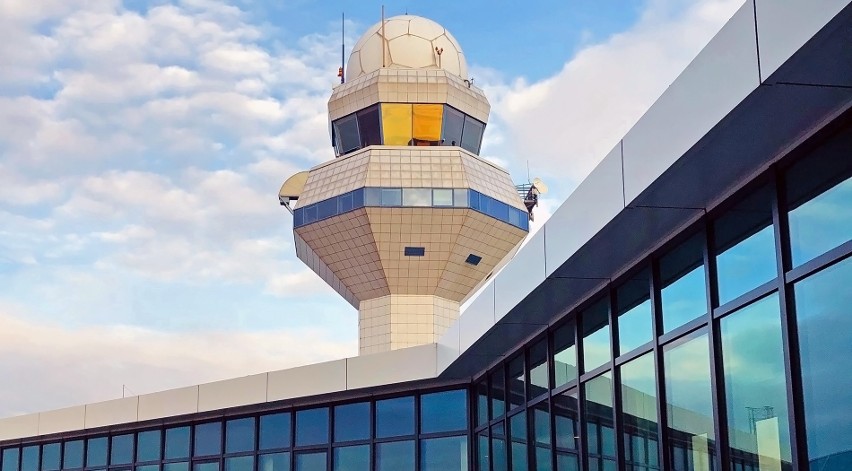 Wieża kontroli lotniska Warszawa (Lotnisko Chopina).