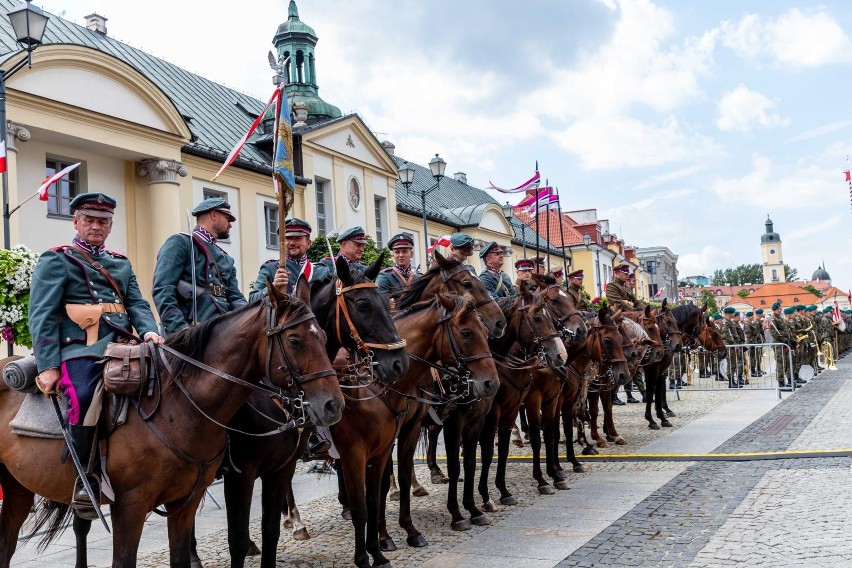 Uroczyste obchody Święta Wojska Polskiego pod pomnikiem...