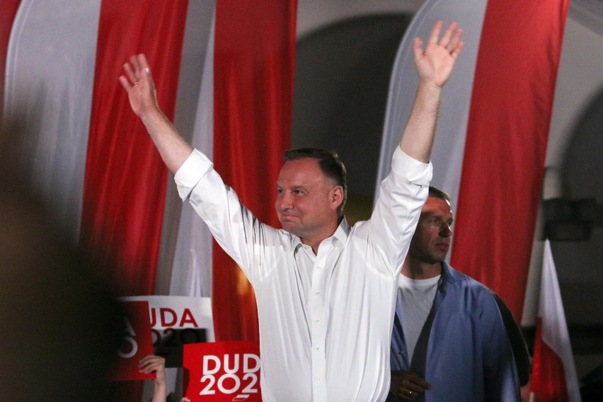 Andrzej Duda jest zwycięzcą wyborów prezydenckich - wynika z...