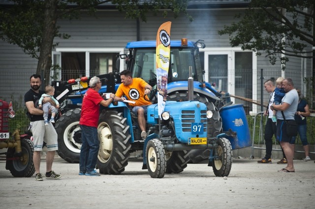 Do niedzieli w Łazach trwa V Międzynarodowy Zlot Starych Ciągników i Maszyn Rolniczych. W sobotę zabytkowe traktory będzie można podziwiać na deptaku w Mielnie.