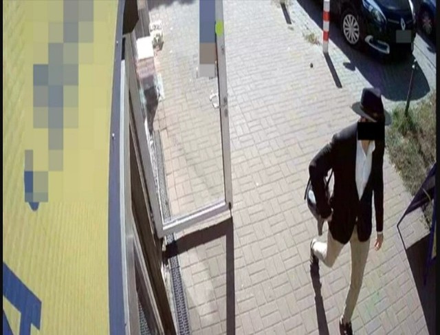 31- latek z Pruszkowa kradł przedmioty z lombardu. Policja rozpoznała go po kapeluszu
