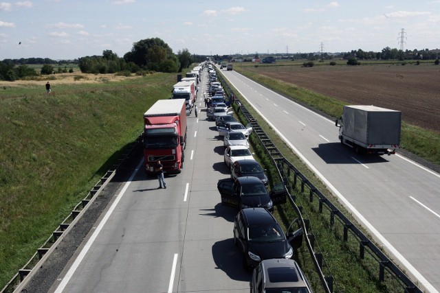 Zaczął się długi weekend majowy, zaczęły się też korki. 