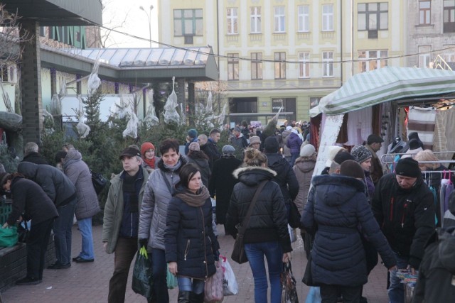 Tłoczno było w sobotę na łódzkich targowiskach