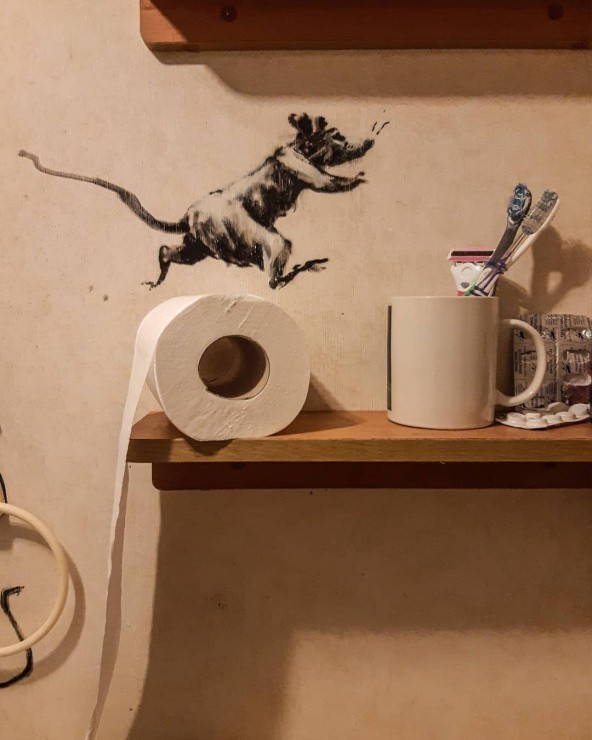 Artysta skomentował swoją najnowszą pracę : "Moja żona nie lubi, jak pracuję z domu" / fot. oficjalny profil Banksy`ego na Instagramie